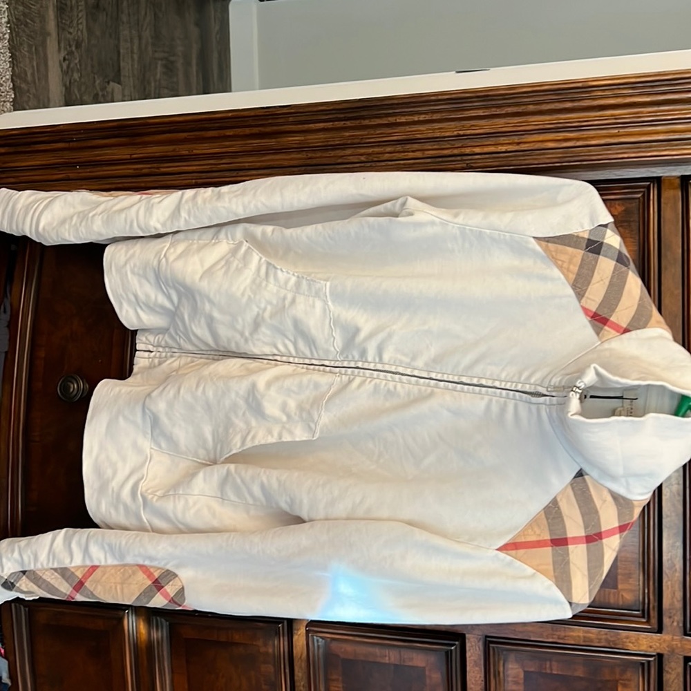 Beautiful Burberry white sweater